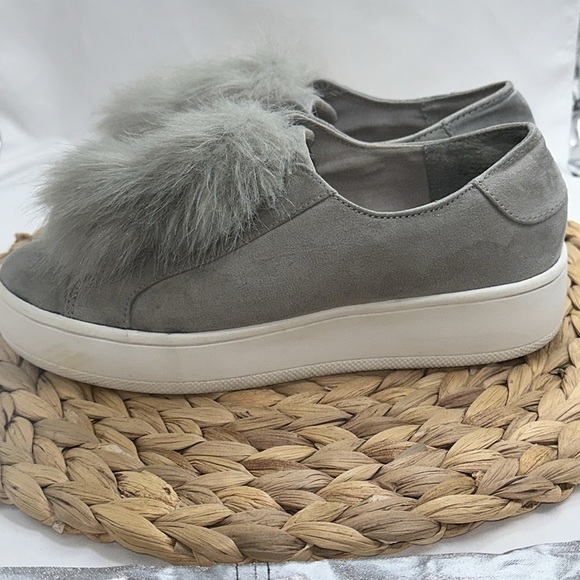Steve Madden Faux Gray Suede Unique Fur PomPom Slip On Sneakers Size 7.5 - Picture 4 of 9